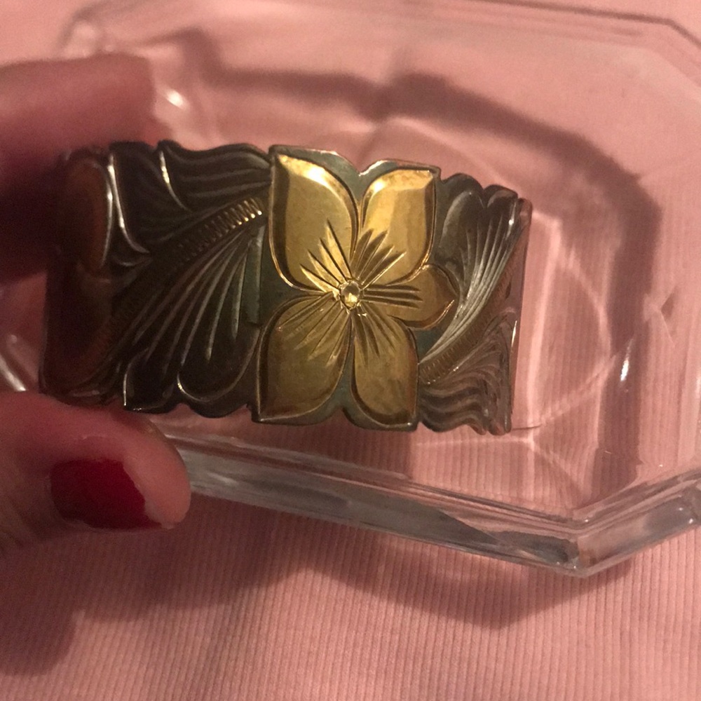 Golden cuff
